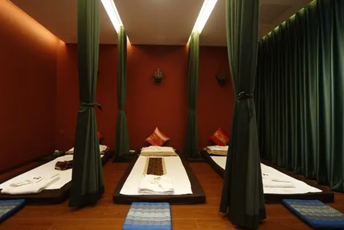 西安新城区泰式按摩的被动瑜伽：当身体被折叠成诗